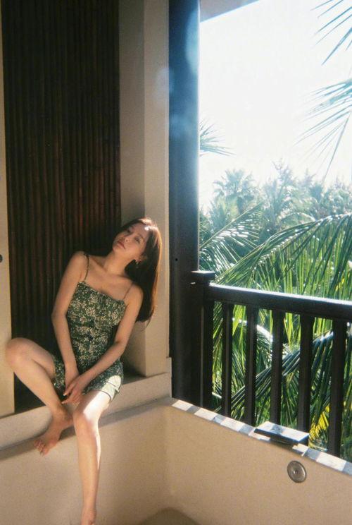 秦岚吃瓜大片,美艳动人引发网友热议