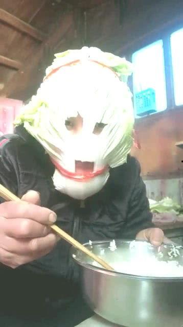 戴上面具吃瓜,揭秘戴上面具的神秘吃瓜之旅