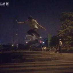 滑板少年吃瓜,揭秘街头风云背后的秘密